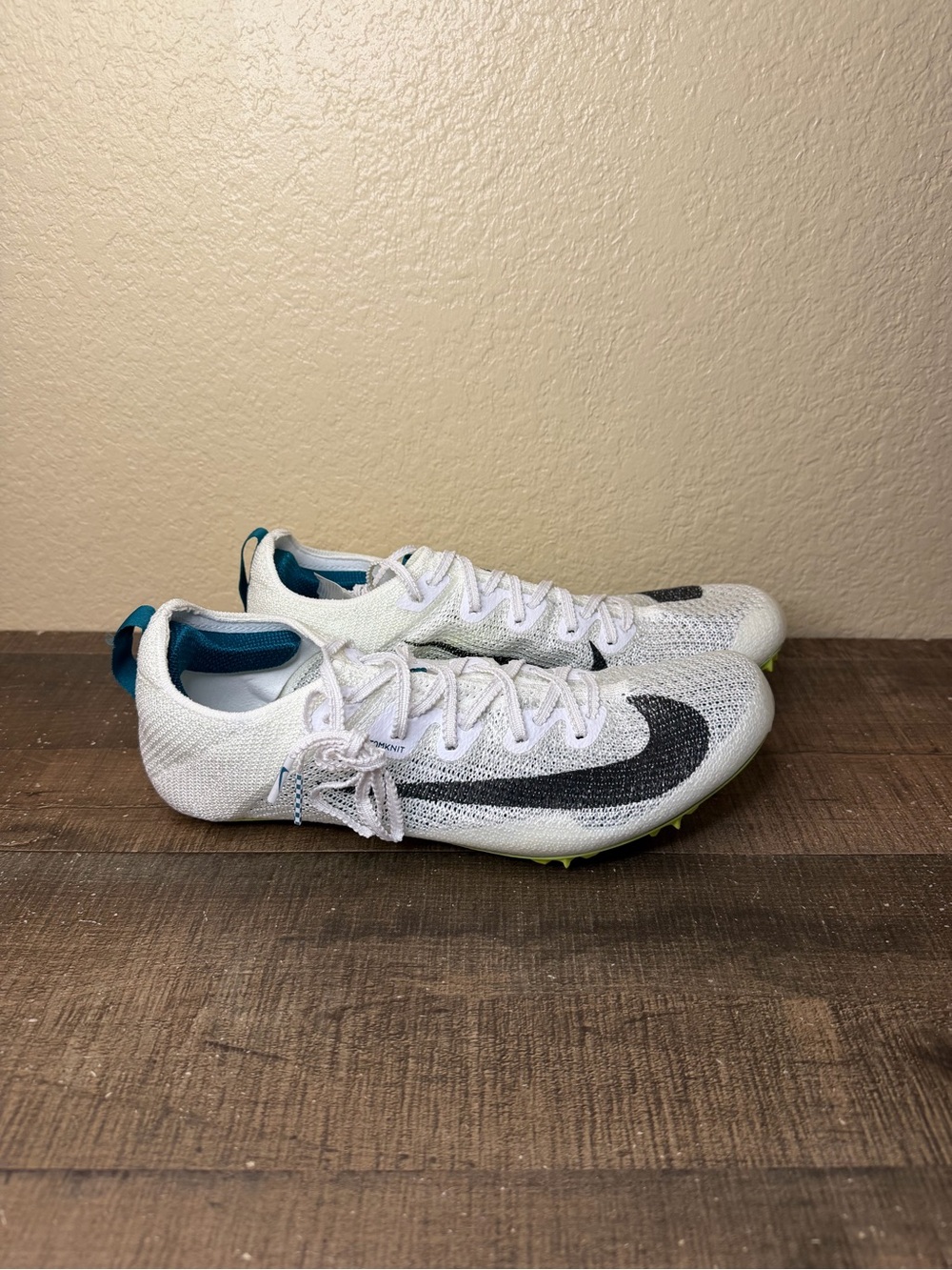 Nike Zoom Superfly Elite 2 “White Bright Spruce”
- Size 7 Men / 8.5 Women.